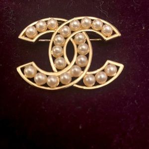 💖Chanel💖 Gold & Pearl petite brooch
